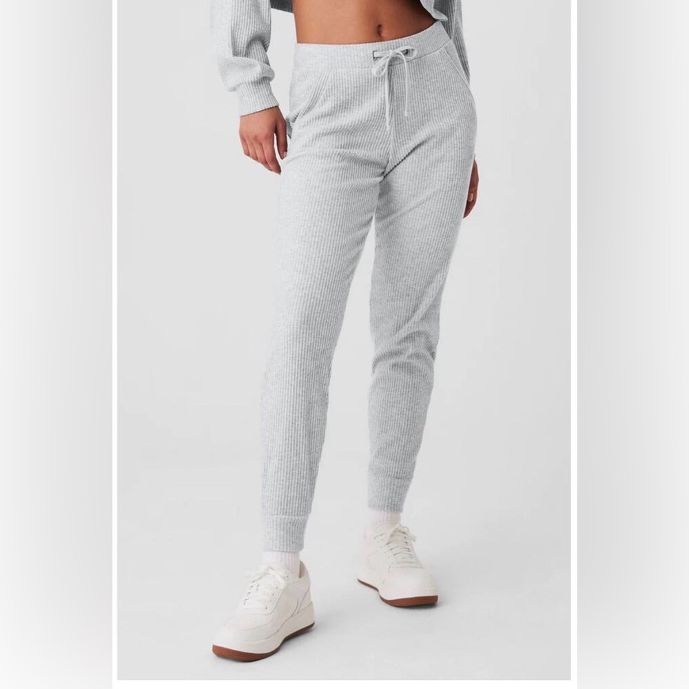 ALO Muse Sweatpant Heather Grey Ribbed Knit Jogger Pant Athleisure Streetwear S